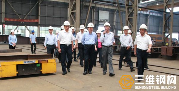 視察三維鋼結構加工車間